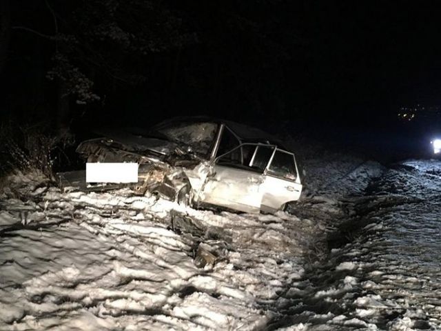 На трассе возле Кисловодска внедорожник врезался в легковушку На трассе возле Кисловодска внедорожник врезался в легковушку