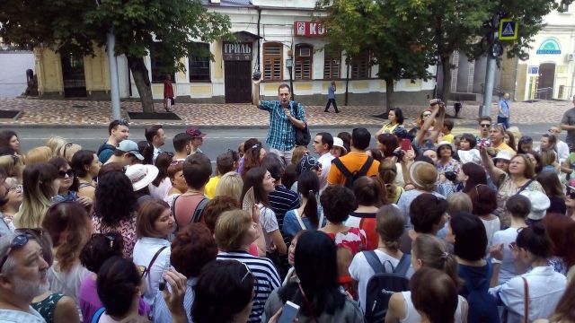 Около 200 ставропольцев поучаствовали в бесплатной экскурсии по городу Около 200 ставропольцев поучаствовали в бесплатной экскурсии по городу