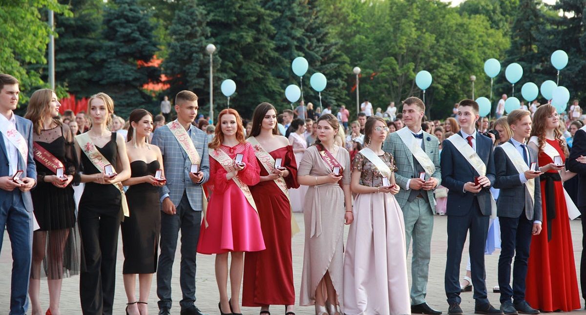 Выпускники ставропольских школ пройдут по красной дорожке во время краевого бала