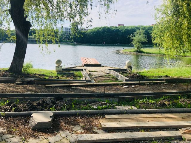 В Железноводске демонтируют постройки на курортном озере В Железноводске демонтируют постройки на курортном озере