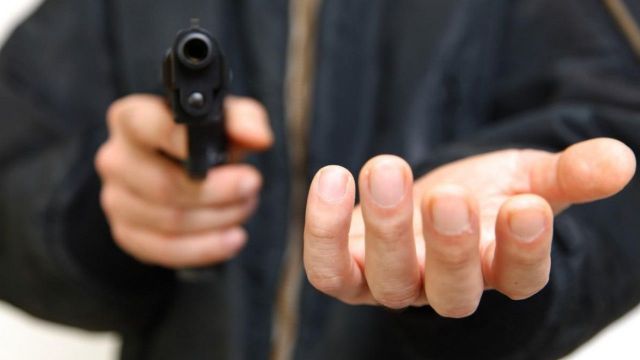 В Пятигорске полицейские задержали подозреваемого в серии разбойных нападений В Пятигорске полицейские задержали подозреваемого в серии разбойных нападений