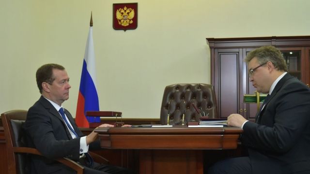 Дмитрий Медведев обсудил с главой Ставрополья вопросы, касающиеся статуса земель Дмитрий Медведев обсудил с главой Ставрополья вопросы, касающиеся статуса земель