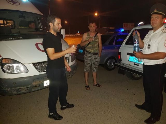 Медики и экипажами ДПС борются со сном водителей на федеральной трассе «Кавказ» Медики и экипажами ДПС борются со сном водителей на федеральной трассе «Кавказ»