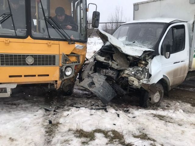 На Ставрополье школьный автобус столкнулся с грузовой «Газелью» На Ставрополье школьный автобус столкнулся с грузовой «Газелью»