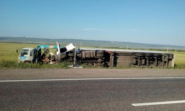 В Ставропольском крае во время ремонта большегруза погиб водитель В Ставропольском крае во время ремонта большегруза погиб водитель