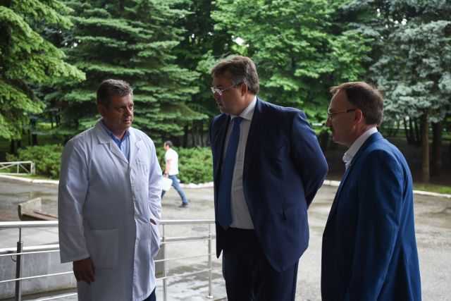 Губернатор навестил в больнице пострадавшего в результате инцидента в Ставрополе Губернатор навестил в больнице пострадавшего в результате инцидента в Ставрополе