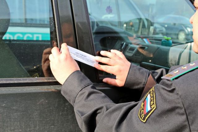 Задолжавший более 1 миллиона рублей ставрополец лишился авто прямо на дороге Задолжавший более 1 миллиона рублей ставрополец лишился авто прямо на дороге
