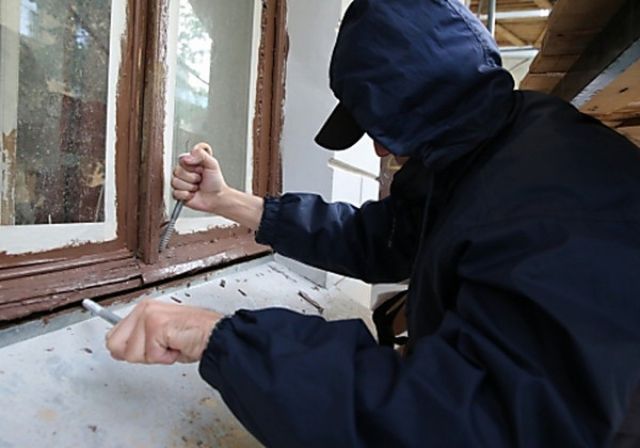 На Ставрополье рецидивист обворовал своих односельчан на миллион рублей На Ставрополье рецидивист обворовал своих односельчан на миллион рублей