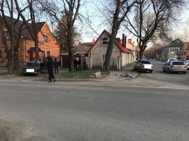 Три человека пострадали в аварии в Ессентуках Три человека пострадали в аварии в Ессентуках