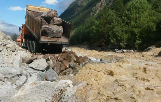 В Кабардино-Балкарии обеспечен проезд по трассе А-158 В Кабардино-Балкарии обеспечен проезд по трассе А-158