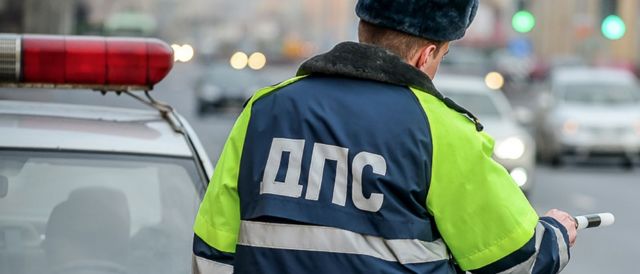 На Ставрополье сотрудники ГАИ предотвратили возгорание автомобиля На Ставрополье сотрудники ГАИ предотвратили возгорание автомобиля