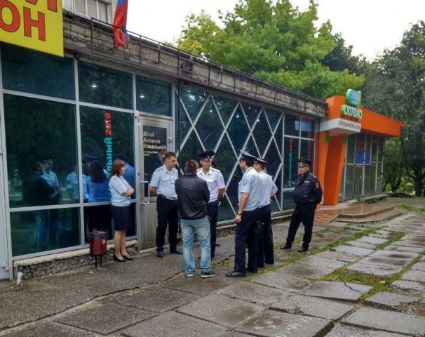 В Ставрополе по факту нападения на штаб Навального возбуждено уголовное дело В Ставрополе по факту нападения на штаб Навального возбуждено уголовное дело