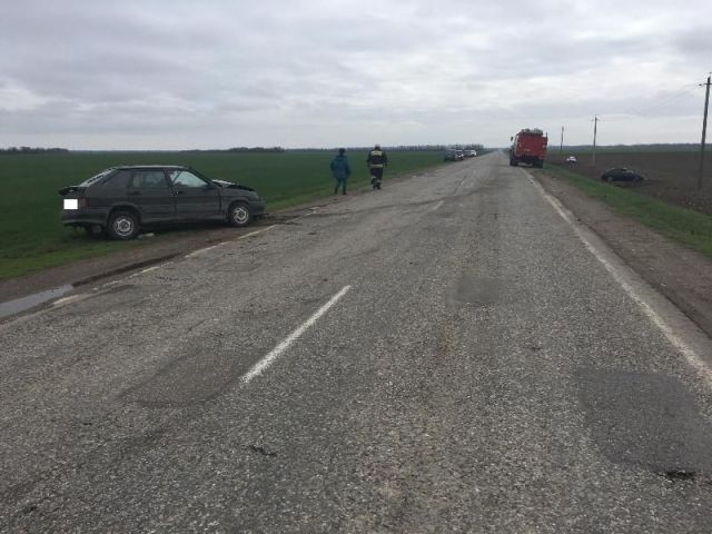 На Ставрополье в тройном ДТП пострадали два человека На Ставрополье в тройном ДТП пострадали два человека