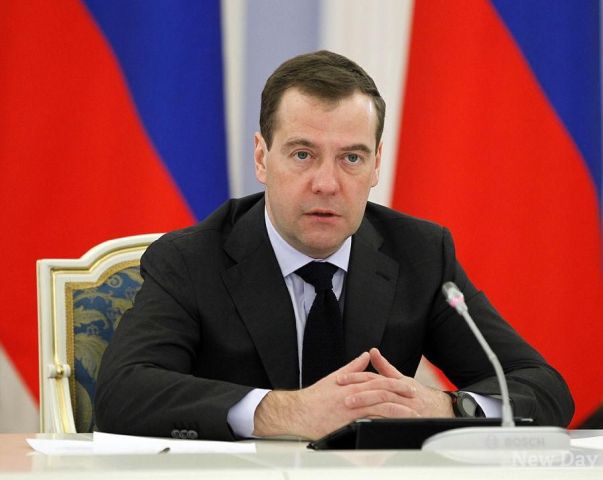 Медведев поручил увеличить доходы россиян Медведев поручил увеличить доходы россиян