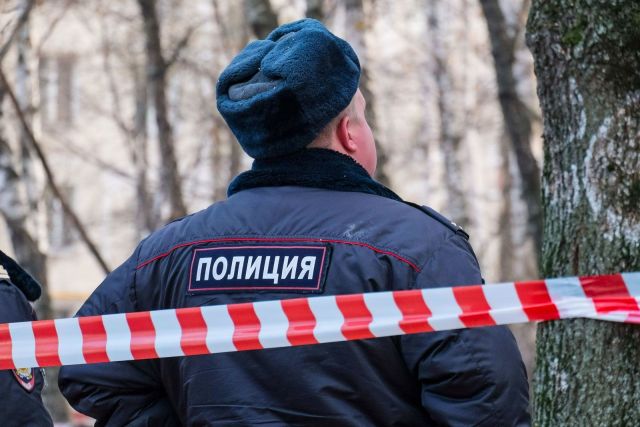 В Ставрополе супермаркет оцеплен полицейскими В Ставрополе супермаркет оцеплен полицейскими