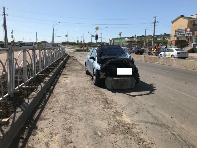 В Ставрополе пьяный водитель-бесправник въехал в бетонное ограждение В Ставрополе пьяный водитель-бесправник въехал в бетонное ограждение
