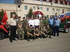 Сотрудники ГИБДД организовали автопробег «Обелиски воинской славы» Сотрудники ГИБДД организовали автопробег «Обелиски воинской славы»