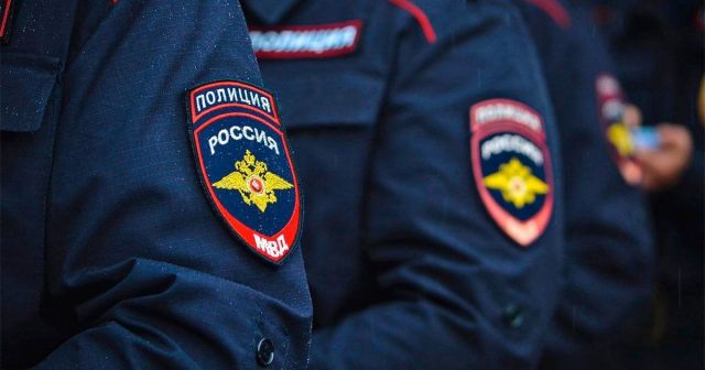 На КМВ девушка-полицейский в одиночку задержала находящегося в розыске мужчину На КМВ девушка-полицейский в одиночку задержала находящегося в розыске мужчину