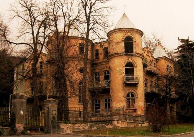 Пятёрку мистических особняков России возглавил замок Эльзы в Пятигорске Пятёрку мистических особняков России возглавил замок Эльзы в Пятигорске
