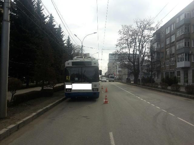 В Ставрополе женщина сломала плечо в троллейбусе В Ставрополе женщина сломала плечо в троллейбусе
