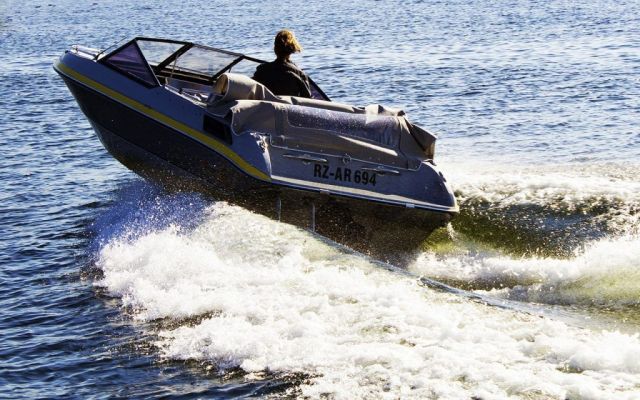 На Новотроицком водохранилище спасатели доставили на берег «унесенных ветром» На Новотроицком водохранилище спасатели доставили на берег «унесенных ветром»