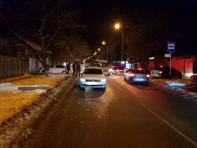В Ставрополе переход дороги в неположенном месте обернулся для девушки серьёзной травмой В Ставрополе переход дороги в неположенном месте обернулся для девушки серьёзной травмой