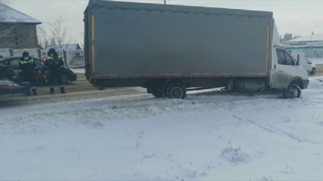 В Шпаковском районе сотрудники Госавтоинспекции помогли вытащить увязшую в снегу грузовую «Газель» В Шпаковском районе сотрудники Госавтоинспекции помогли вытащить увязшую в снегу грузовую «Газель»