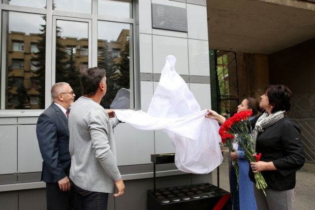 В Ставрополе открыли мемориальную доску в честь Даниила Осиновского В Ставрополе открыли мемориальную доску в честь Даниила Осиновского