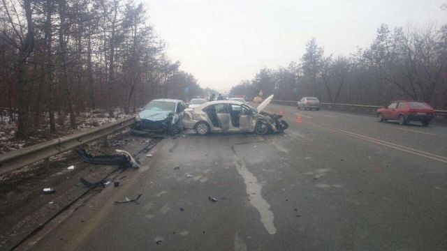 В Минеральных Водах столкнулись два автомобиля, трое пострадали В Минеральных Водах столкнулись два автомобиля, трое пострадали