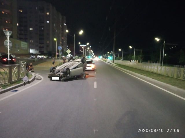 В Ставрополе на дороге перевернулся автомобиль В Ставрополе на дороге перевернулся автомобиль