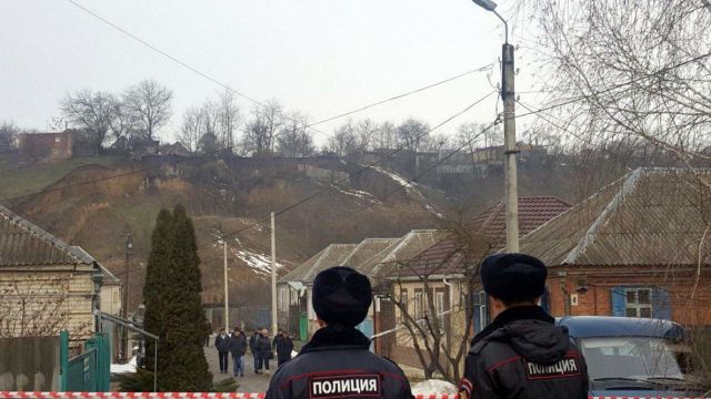 В Георгиевске из-за оползня разрушены строения В Георгиевске из-за оползня разрушены строения