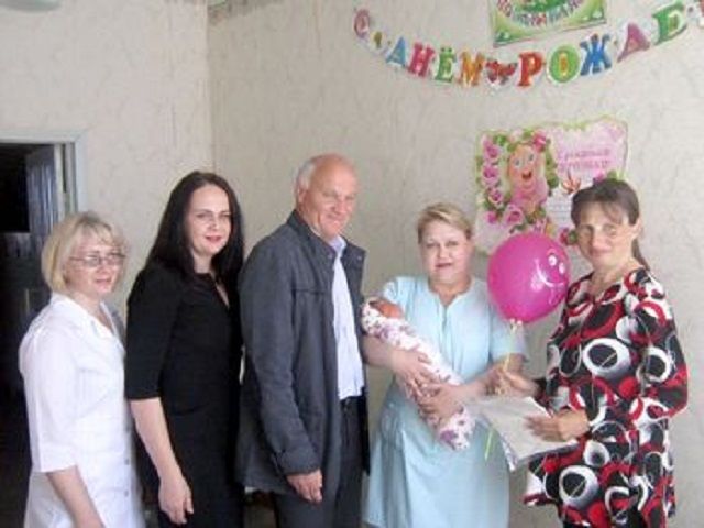 Ставропольская многодетная семья приняла поздравления с десятым по счёту ребёнком Ставропольская многодетная семья приняла поздравления с десятым по счёту ребёнком