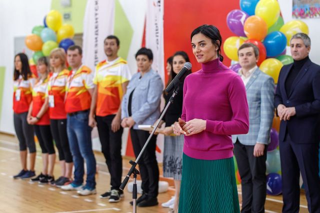 Олимпийская чемпионка Елена Исинбаева провела в Ставрополе детский спортивный праздник Олимпийская чемпионка Елена Исинбаева провела в Ставрополе детский спортивный праздник