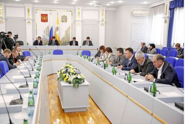 Депутаты Думы Ставропольского края обсудили актуальные проблемы Депутаты Думы Ставропольского края обсудили актуальные проблемы