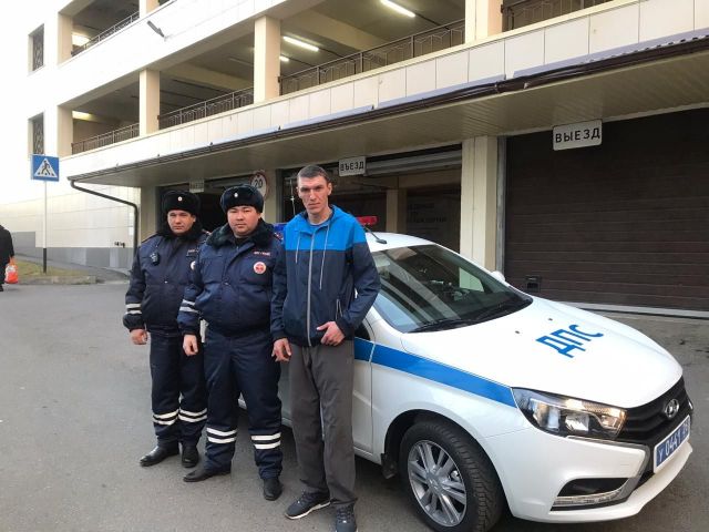 В Ставрополе сотрудники ГИБДД помогли беременной женщине вовремя добраться до роддома В Ставрополе сотрудники ГИБДД помогли беременной женщине вовремя добраться до роддома