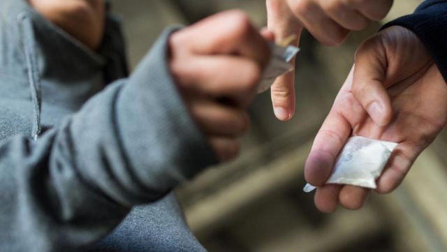 На Ставрополье мужчина обвиняется в покушении на сбыт синтетических наркотиков На Ставрополье мужчина обвиняется в покушении на сбыт синтетических наркотиков