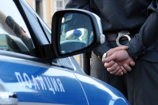 Полицейские задержали подозреваемых в краже около 2,5 миллиона рублей из автомобилей на Ставрополье Полицейские задержали подозреваемых в краже около 2,5 миллиона рублей из автомобилей на Ставрополье