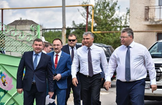 Полпред президента РФ в СКФО совершил рабочую поездку по Ставрополью Полпред президента РФ в СКФО совершил рабочую поездку по Ставрополью