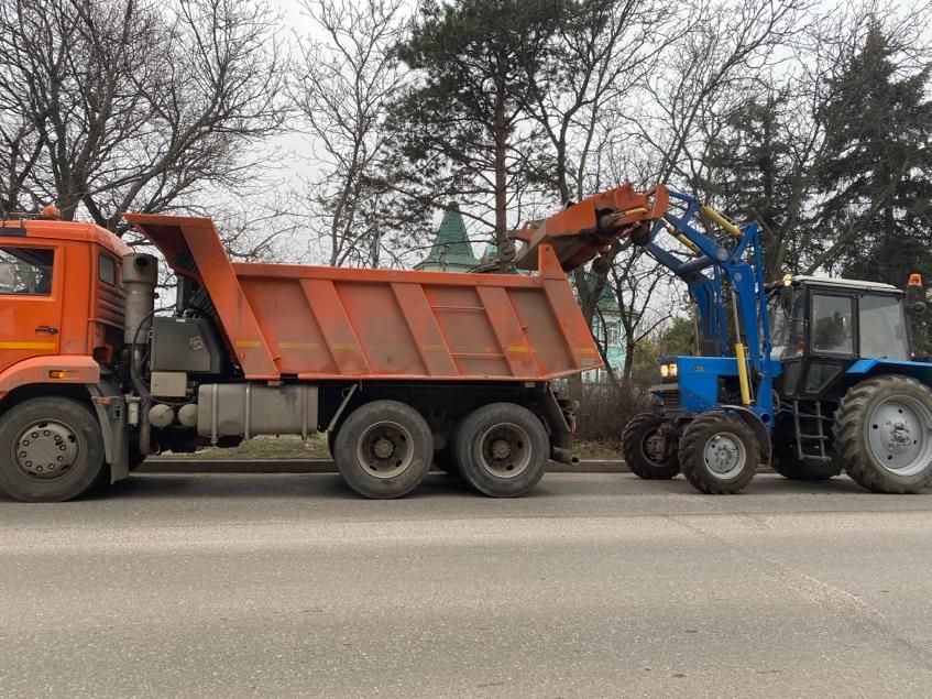 В Ессентуках на улицах города круглосуточно идёт весенняя уборка В Ессентуках на улицах города круглосуточно идёт весенняя уборка