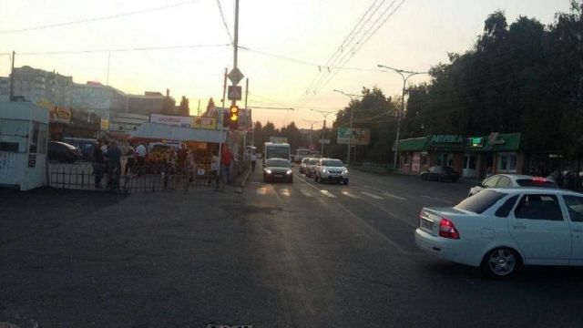 В Ставрополе водитель сбил 15-летнюю девочку на пешеходном переходе и скрылся В Ставрополе водитель сбил 15-летнюю девочку на пешеходном переходе и скрылся