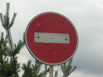 УФАС пресекло рекламу на дорожных знаках УФАС пресекло рекламу на дорожных знаках