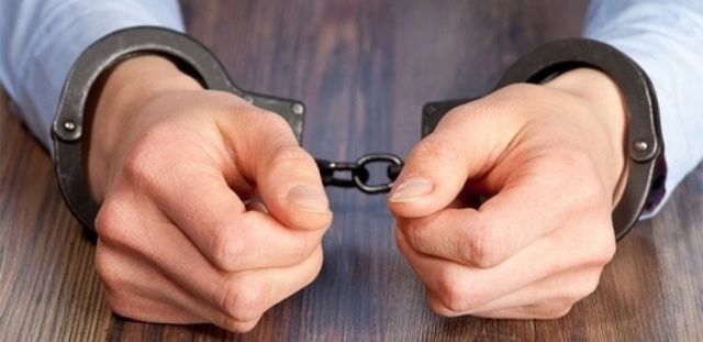 В Ставрополе хулиган разбил чужой автомобиль В Ставрополе хулиган разбил чужой автомобиль