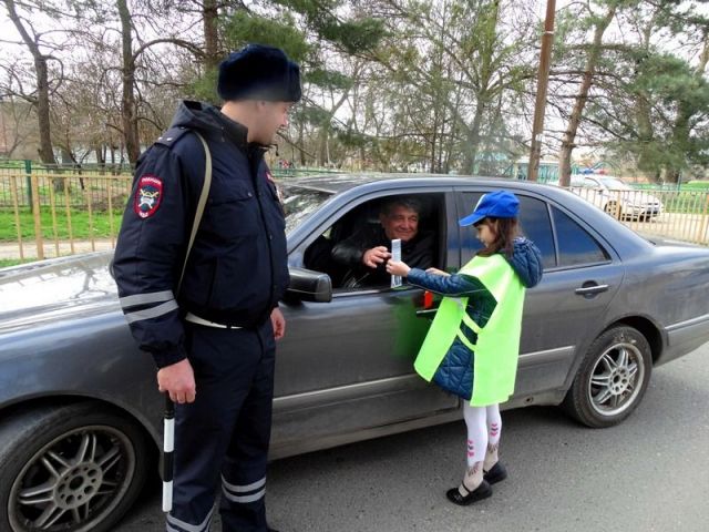На Ставрополье сотрудники Госавтоинспекции провели акцию «Скорость — не главное!» На Ставрополье сотрудники Госавтоинспекции провели акцию «Скорость — не главное!»