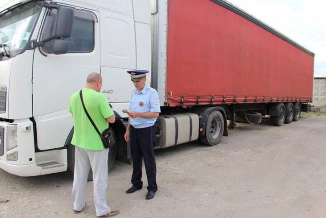 Грузовикам запрещено ездить в жару по дорогам Ставропольского края Грузовикам запрещено ездить в жару по дорогам Ставропольского края