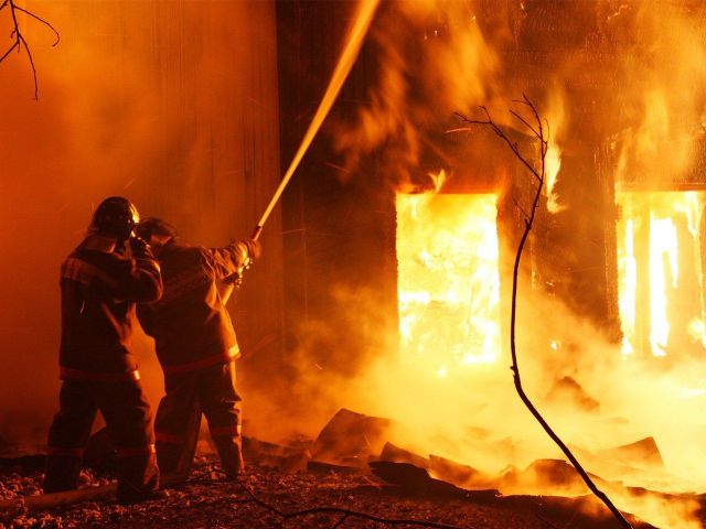 На Ставрополье при пожаре погиб человек На Ставрополье при пожаре погиб человек
