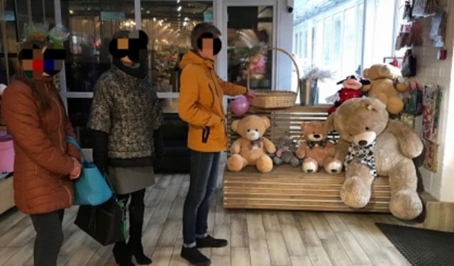 На Ставрополье двое парней украли из торгового павильона мягкие игрушки На Ставрополье двое парней украли из торгового павильона мягкие игрушки