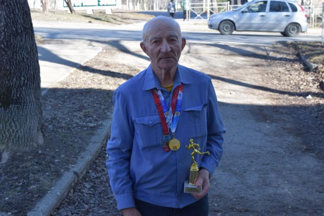 80-летний марафонец из Ессентуков привез победу со Всероссийского легкоатлетического пробега 80-летний марафонец из Ессентуков привез победу со Всероссийского легкоатлетического пробега