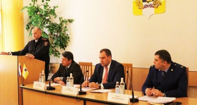 В Минеральных Водах лидеры национальных общин объединились в этнический совет В Минеральных Водах лидеры национальных общин объединились в этнический совет