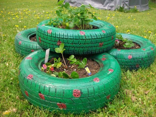 Невинномысск очищают от клумб и поделок из автомобильных покрышек Невинномысск очищают от клумб и поделок из автомобильных покрышек