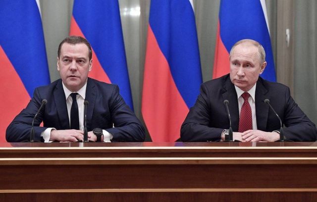 Правительство России подало в отставку Правительство России подало в отставку